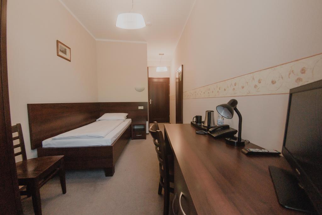 Hotel Cesarski - Kaiserhof Giżycko Buitenkant foto